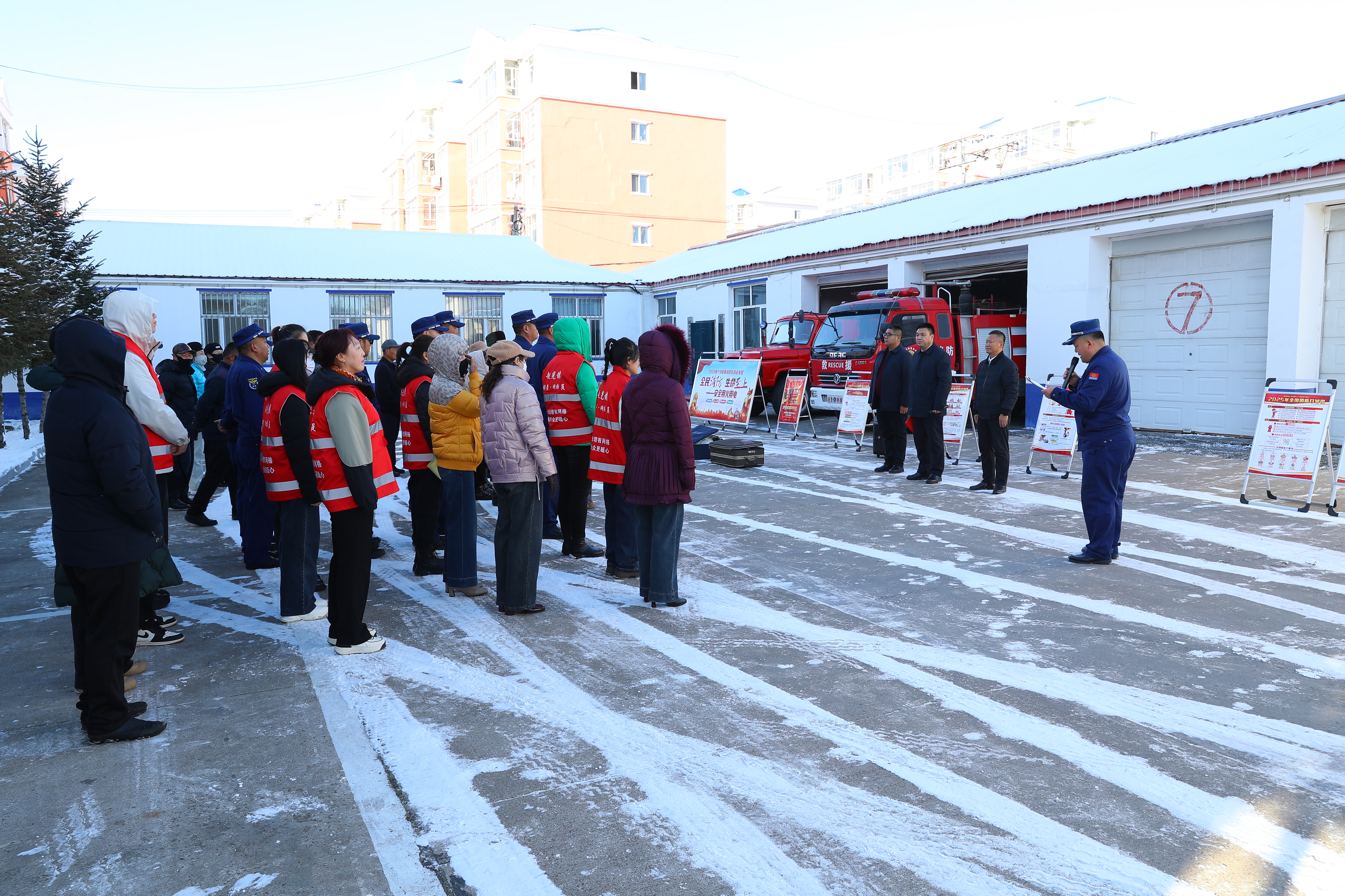 赵光农场有限公司开展消防安全应急演练 任忠良摄.JPG