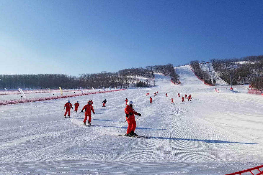 双鸭山市冰雪经济驱动冷资源变成热产业